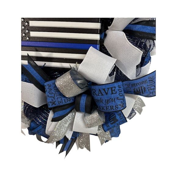 Thin Blue Line Law Enforcement Wreath - Picture 6 of 6